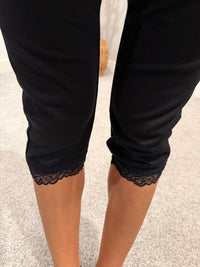 Lace Trim Capri | Black