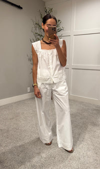 Cece Eyelet Trim Top | Off White