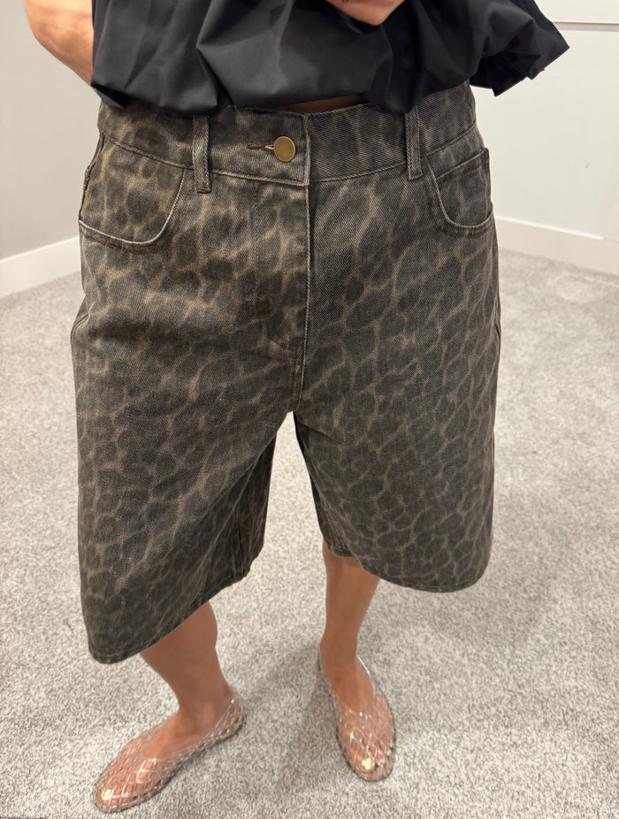 Leopard Bermuda