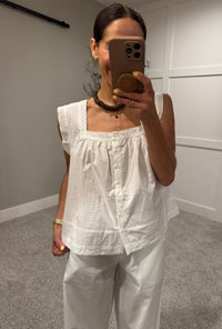 Cece Eyelet Trim Top | Off White