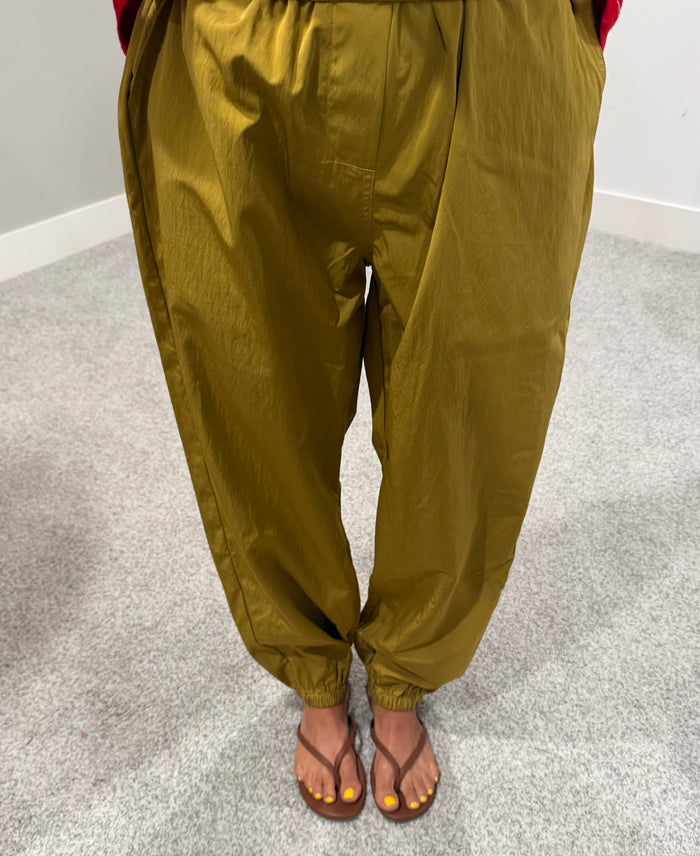 Crinkle Jogger Pants | Dark Mustard