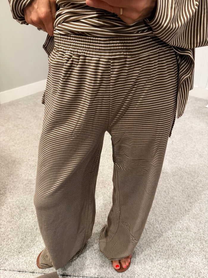 Levi Lounging Brushed Knit Pants |Brown/Cream