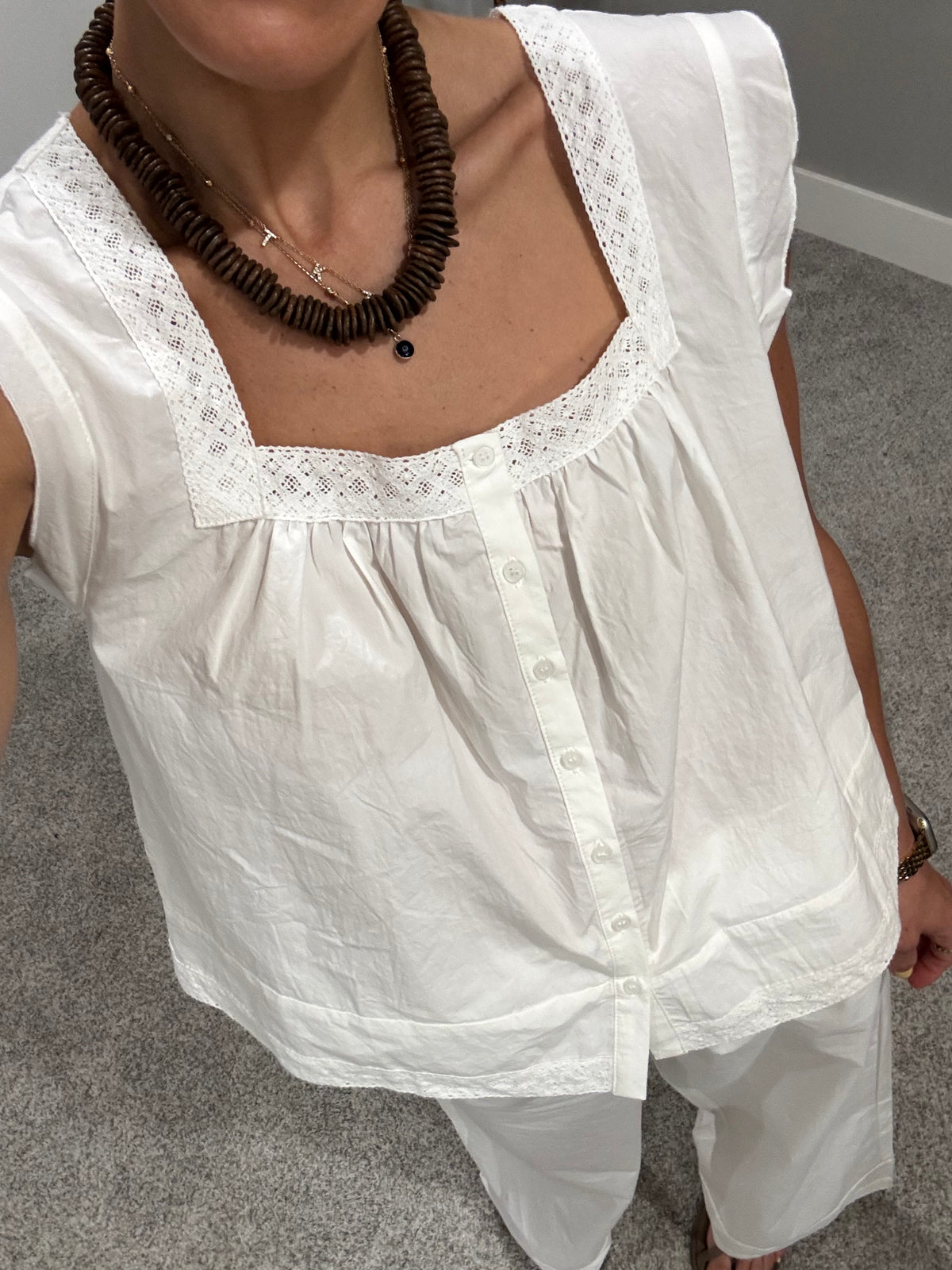 Cece Eyelet Trim Top | Off White