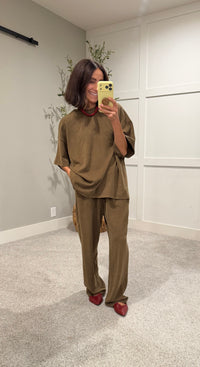 Brush Touch Oversized Top | Deep Olive Green