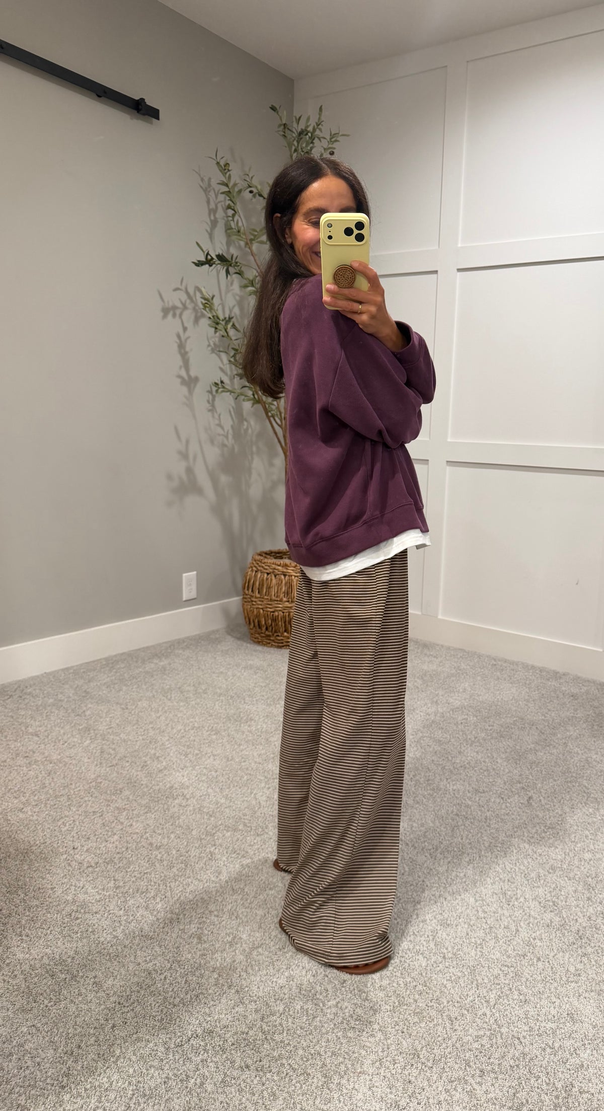 Peekaboo Sweatshirt | Plum