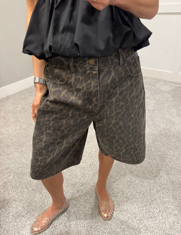 Leopard Bermuda