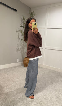 Peekaboo Sweatshirt | Brown