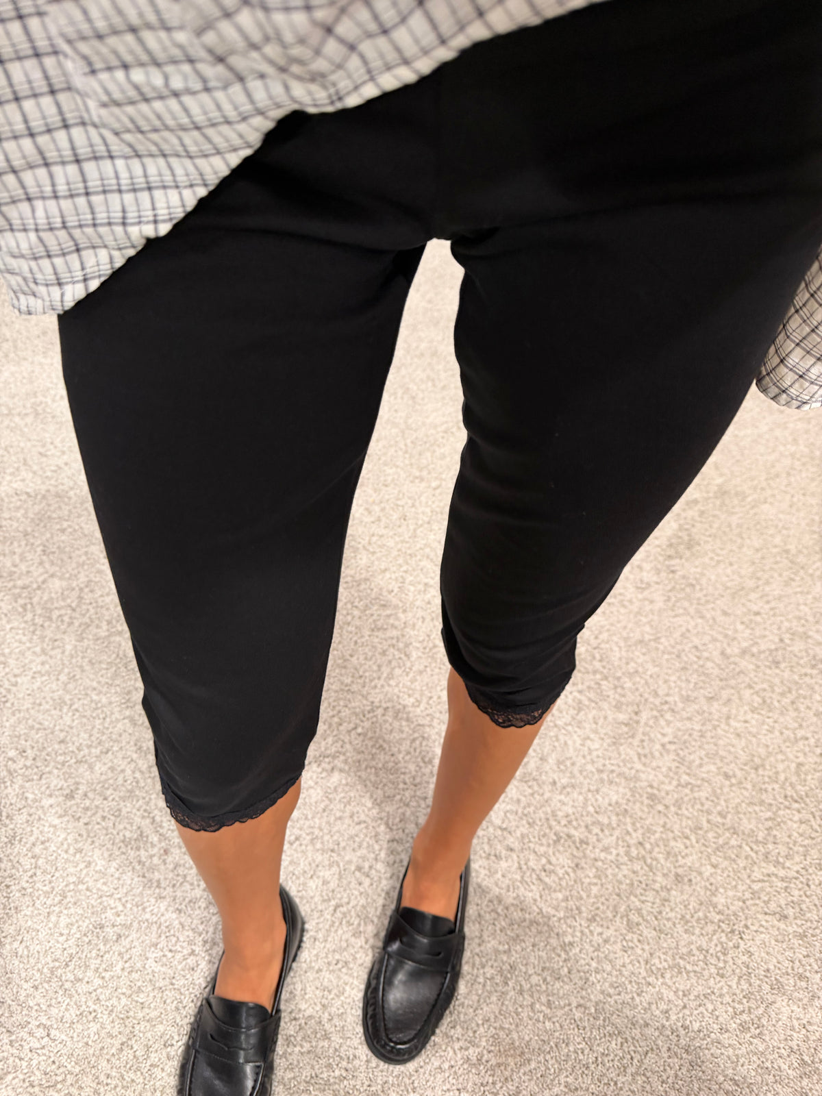Lace Trim Capri | Black