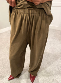 Brush Touch Pants | Deep Olive Green