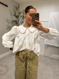 White Round Collar Blouse