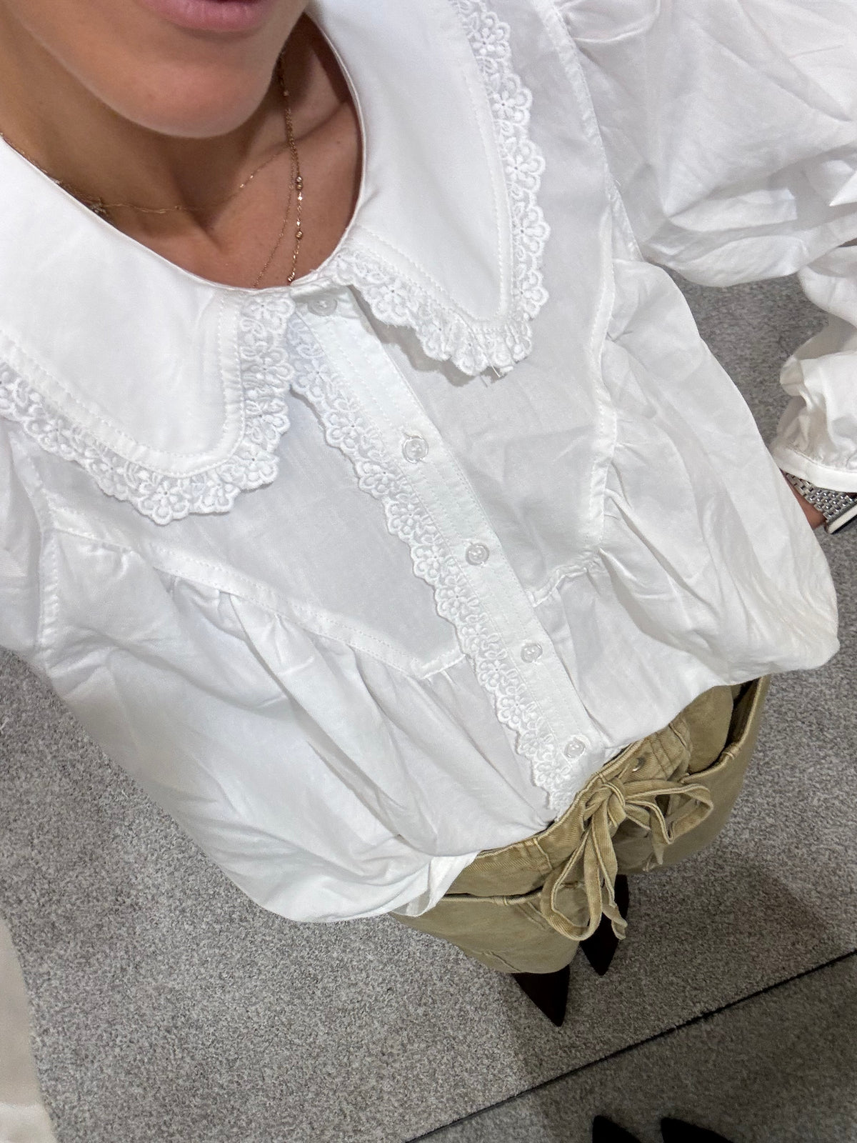 White Round Collar Blouse