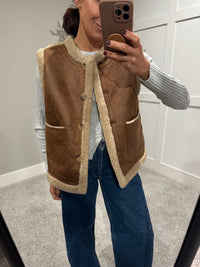 Reversible Sherpa Vest-Brown