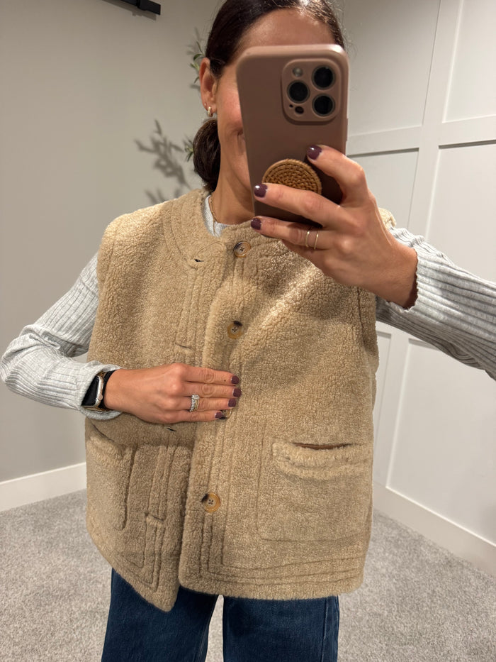 Reversible Sherpa Vest-Brown