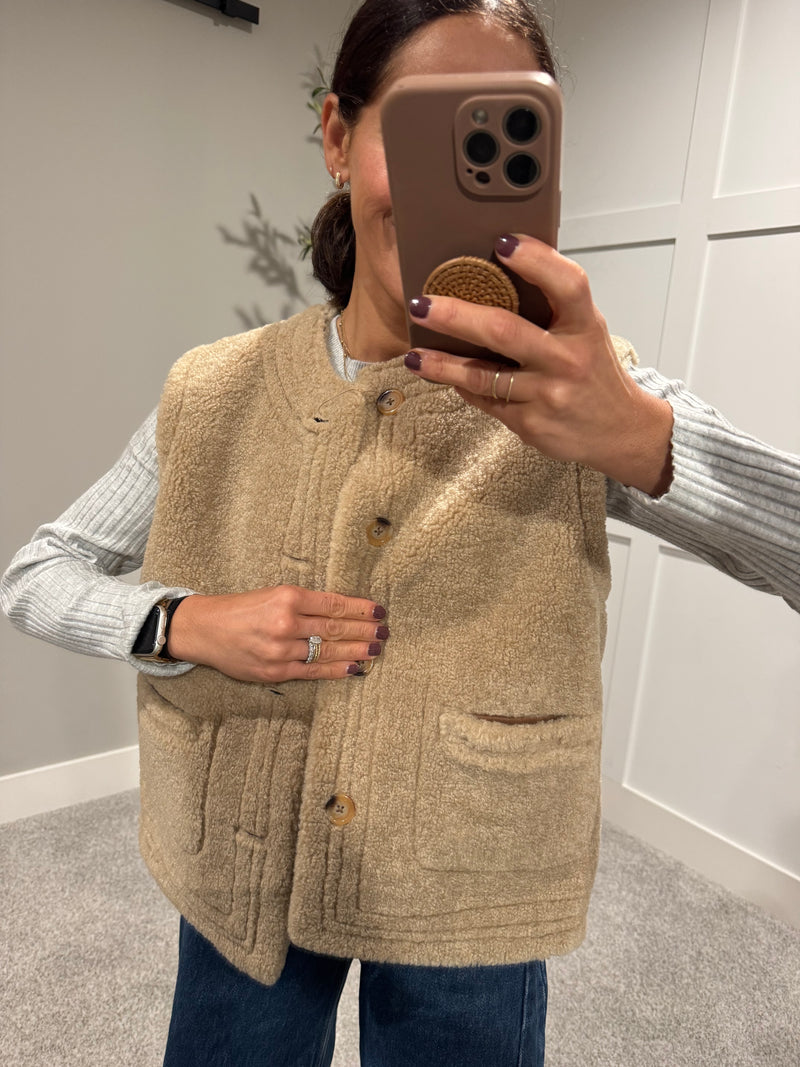 Reversible Sherpa Vest-Brown