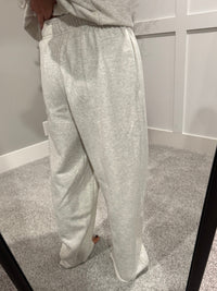 Slight Barrel Loose Fit Sweatpants | Heather Oat