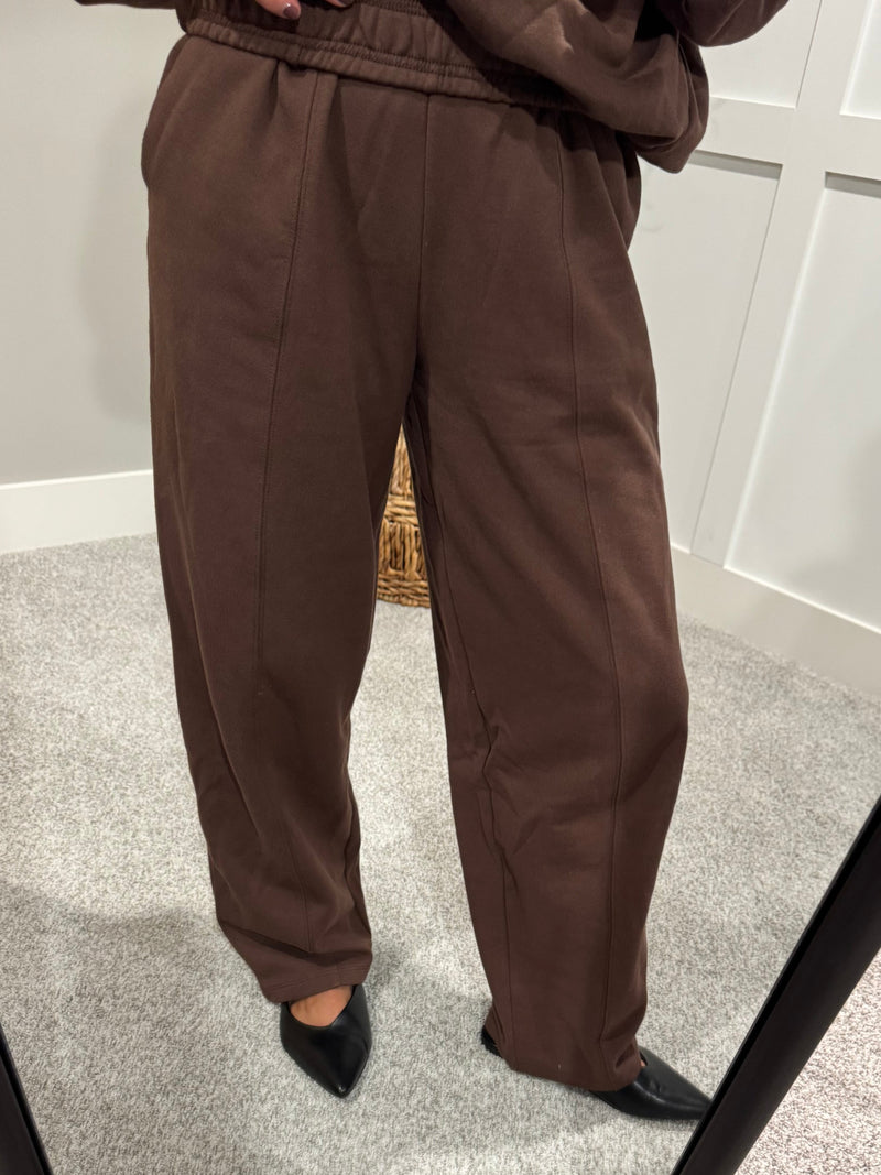 Slight Barrel Loose Fit Sweatpants | Chocolate Brown