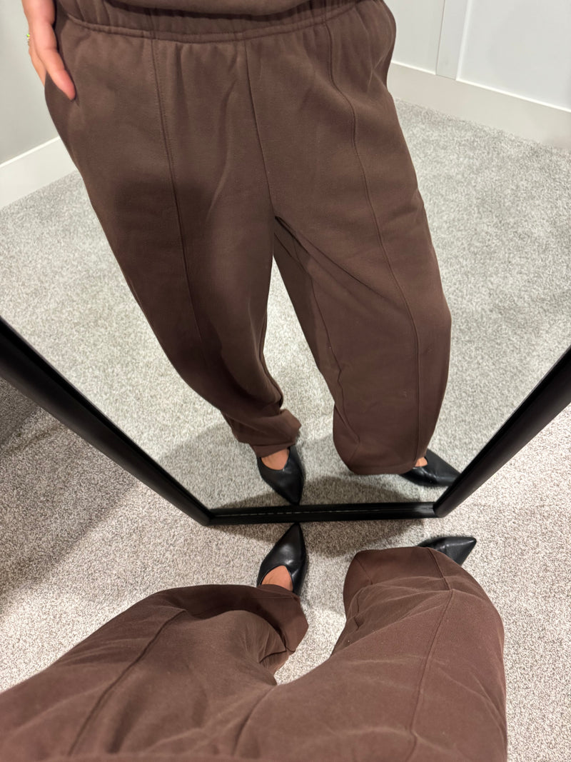 Slight Barrel Loose Fit Sweatpants | Chocolate Brown